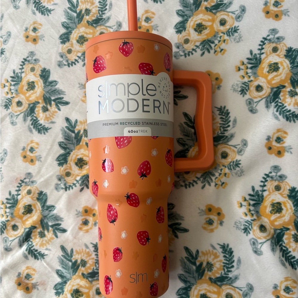 SIMPLE MODERN STRAWBERRY 40oz TREK NWT